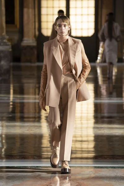 Look 52